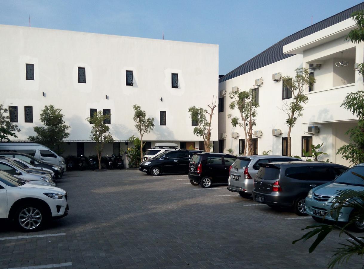 Hotel Transit Pasuruan Kültér fotó