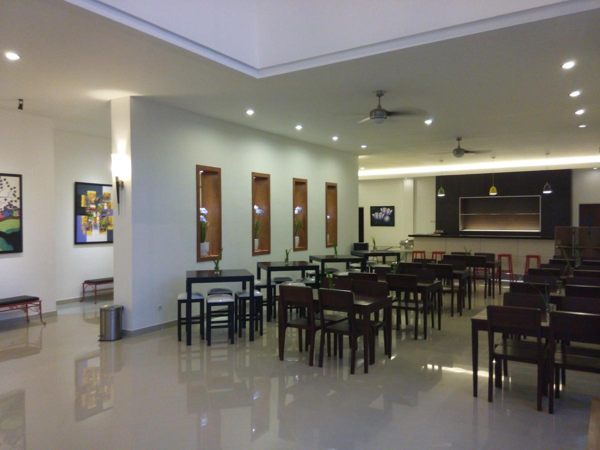Hotel Transit Pasuruan Kültér fotó