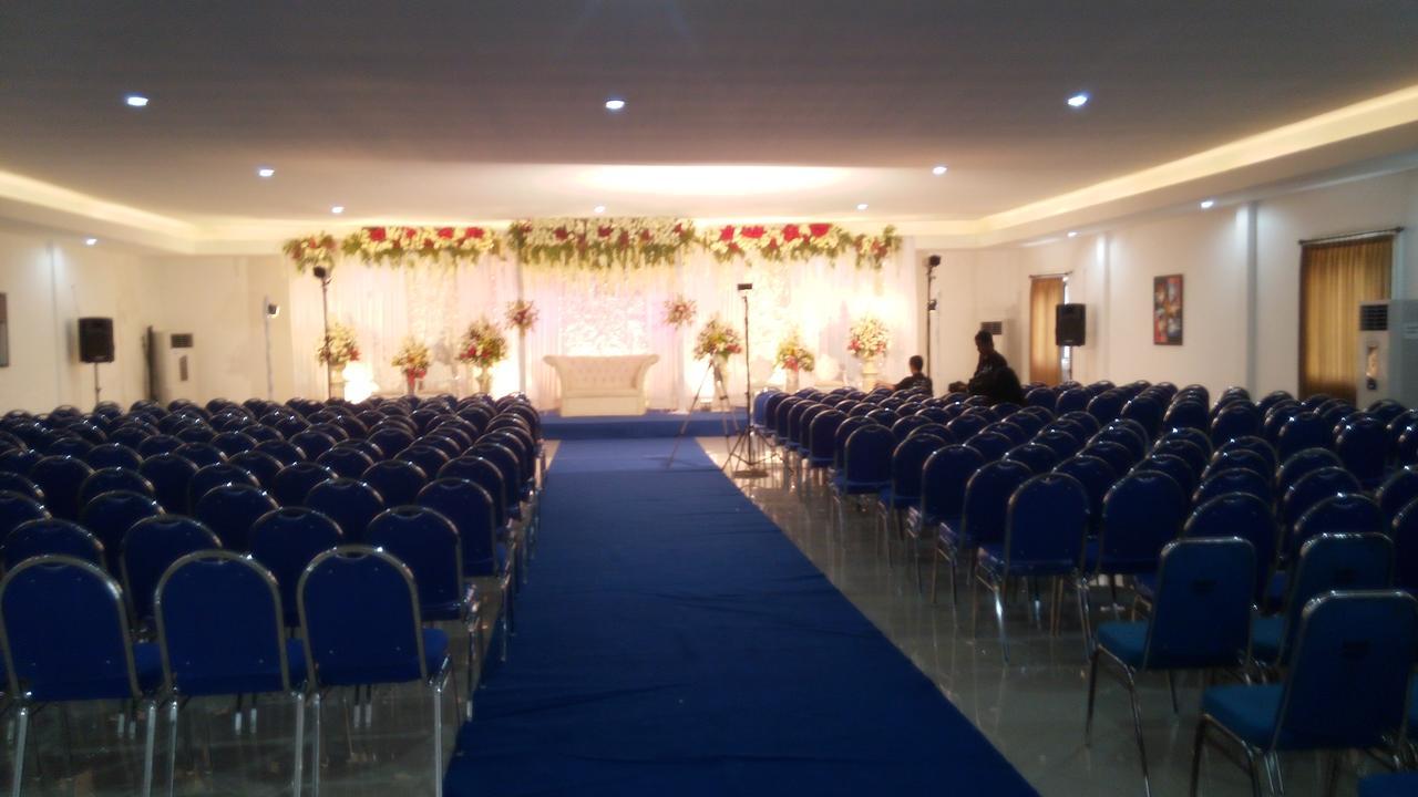 Hotel Transit Pasuruan Kültér fotó
