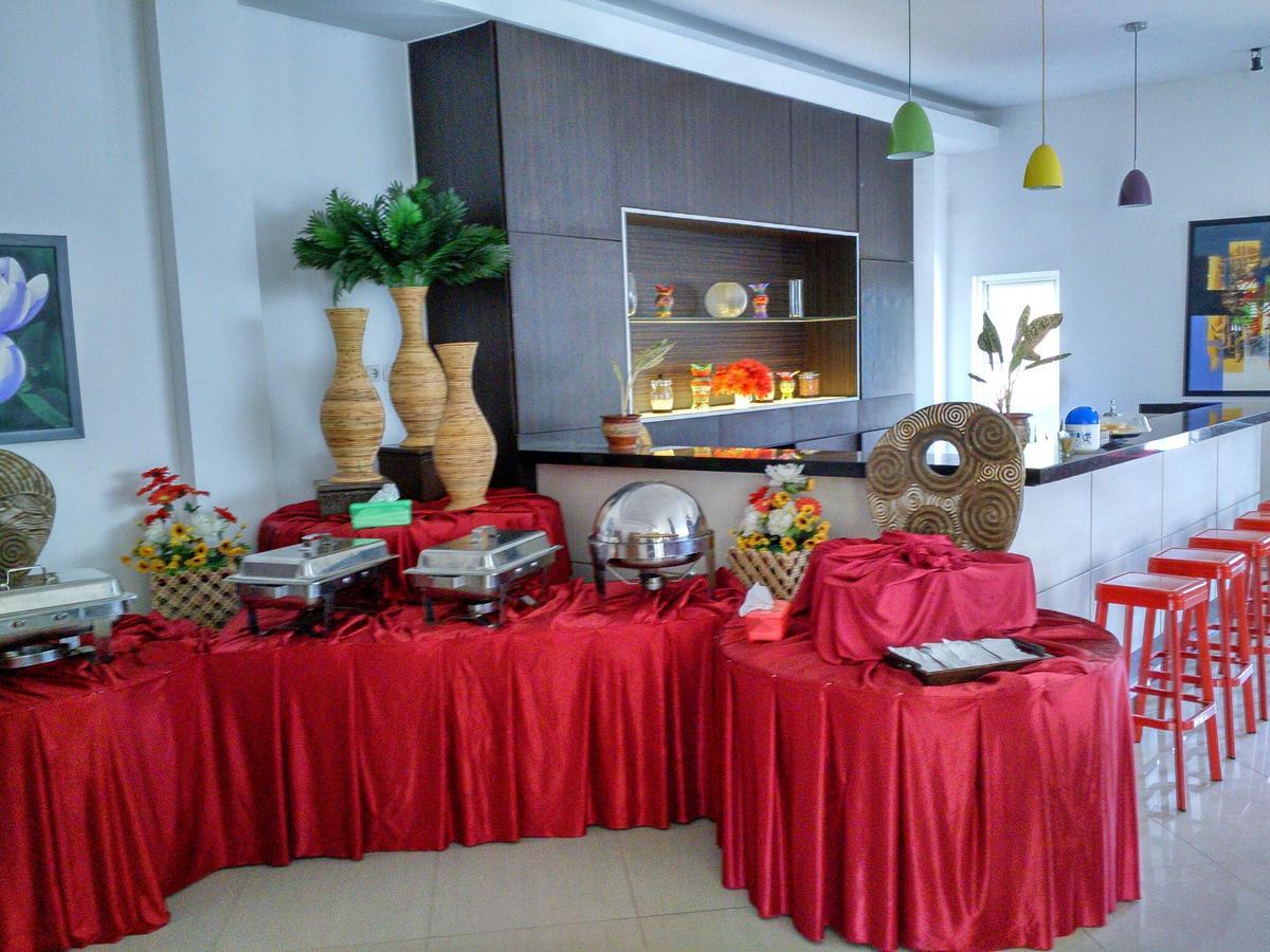 Hotel Transit Pasuruan Kültér fotó