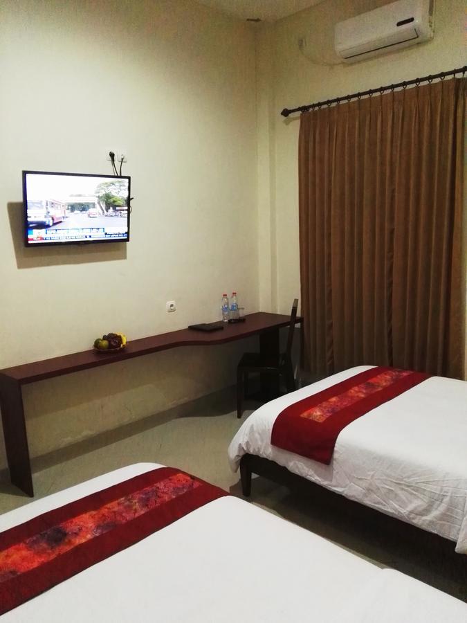 Hotel Transit Pasuruan Kültér fotó