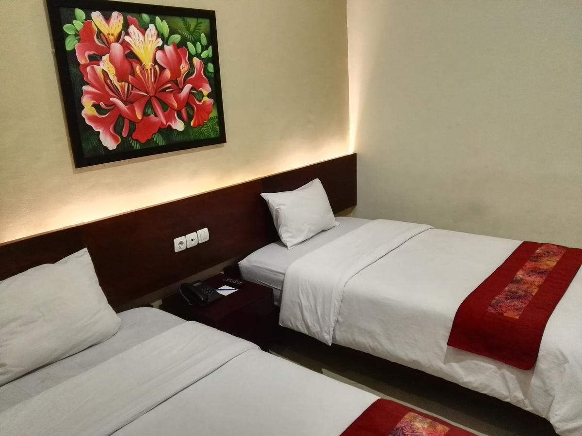 Hotel Transit Pasuruan Kültér fotó