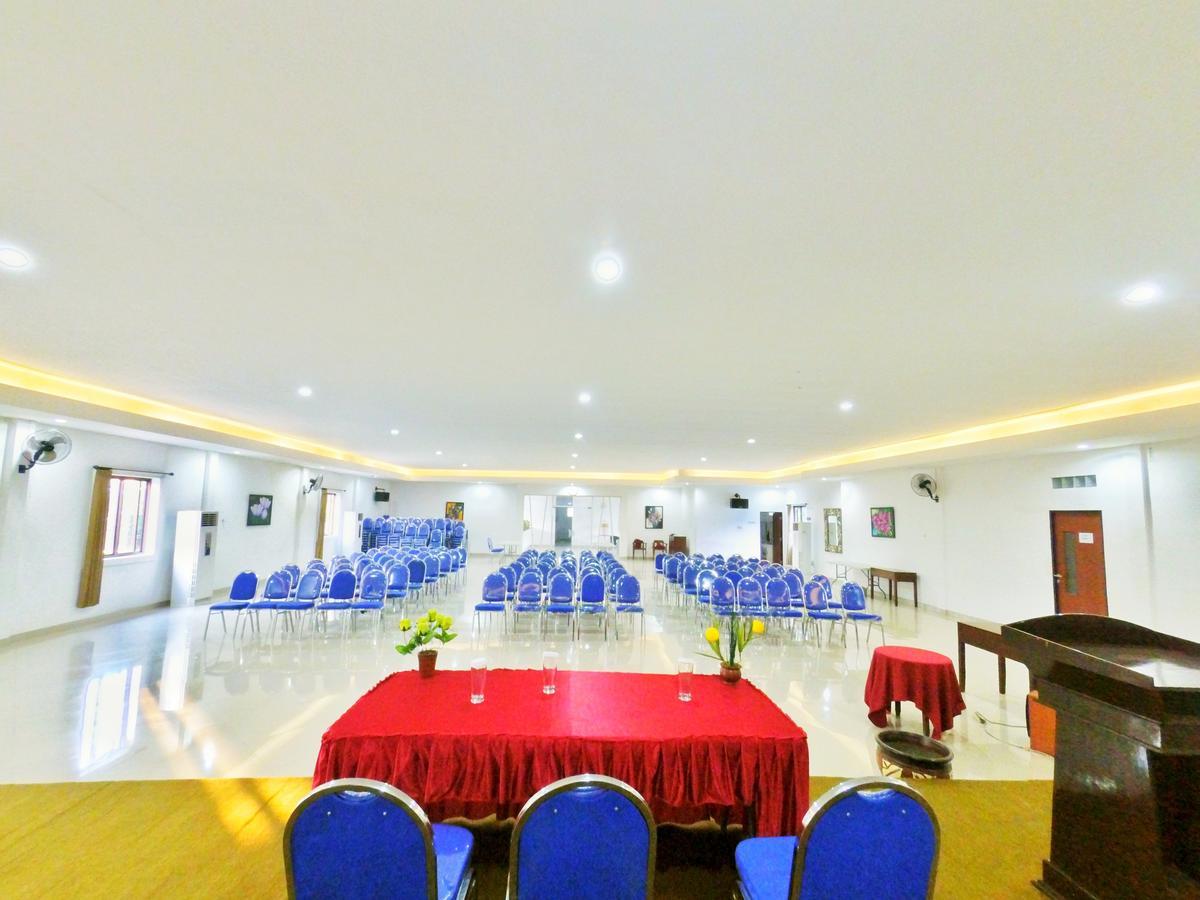 Hotel Transit Pasuruan Kültér fotó