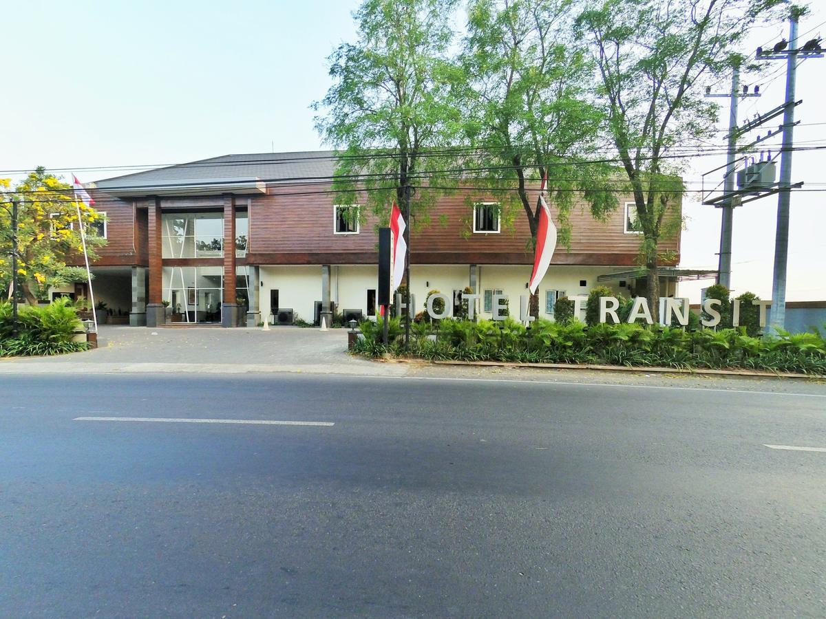 Hotel Transit Pasuruan Kültér fotó