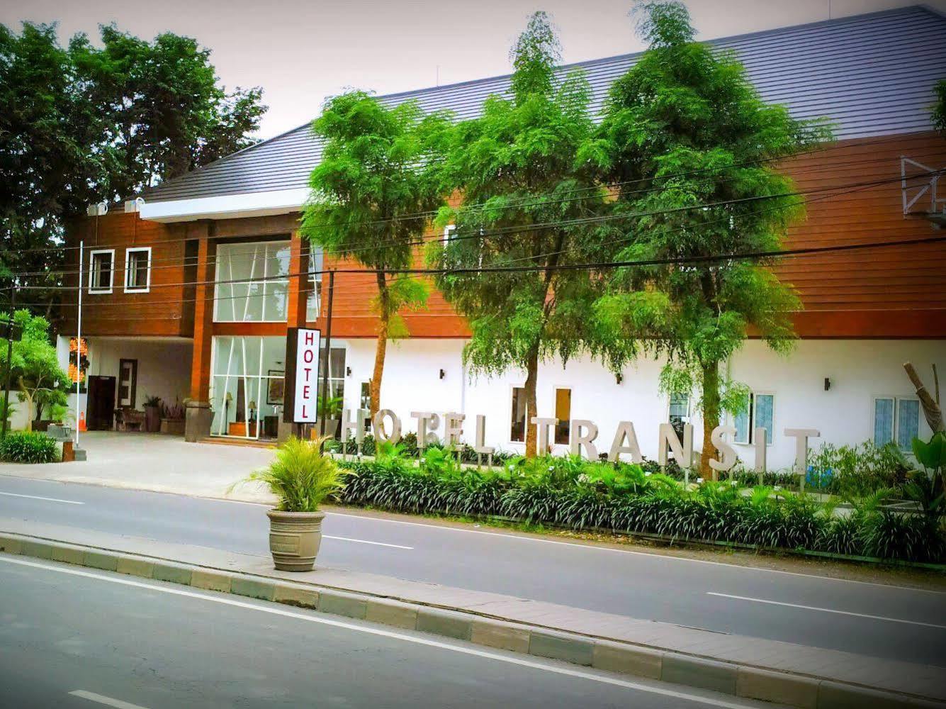 Hotel Transit Pasuruan Kültér fotó